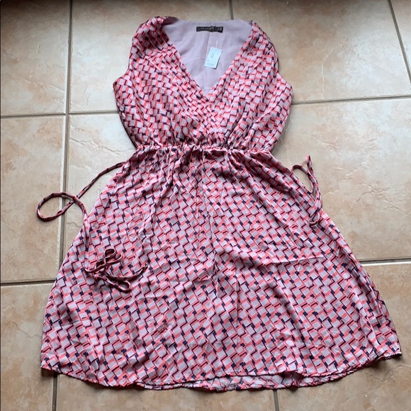 The Limited Dresses & Skirts - NWT The Limited Pink Geo Print V-Neck Dress Small